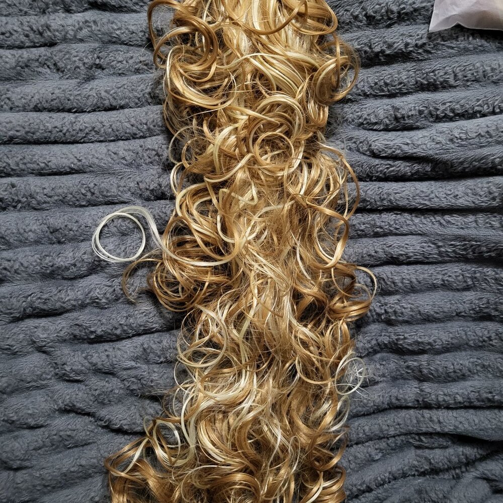 Curly Blonde Hair Extension - Picture 2 of 6